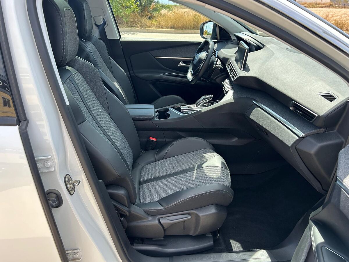 PEUGEOT 3008 ALLURE 1.6 PHEV AUTO SPANISH LHD IN SPAIN 83000 MILES SUPERB 2020